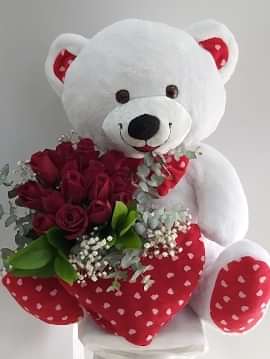 Sevgiliye Ayıcık ve Güller