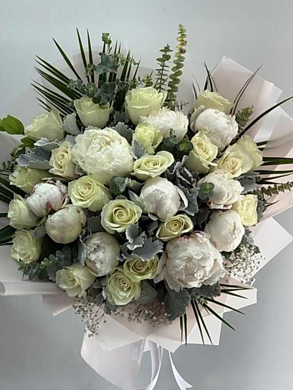 Beyaz Şakayık & Gül Buketi