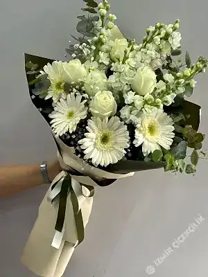 Beyaz Şık Çiçek Buketi