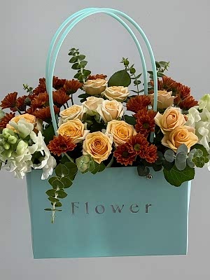 Çantada Çiçek Aranjmanı