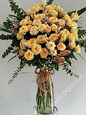 Dekoratif Açık Sarı Sprey Gül Aranjmanı