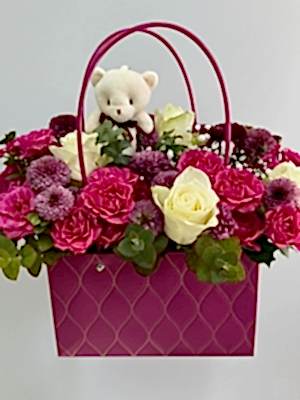 Fuşya Çantada Çiçek Aranjmanı