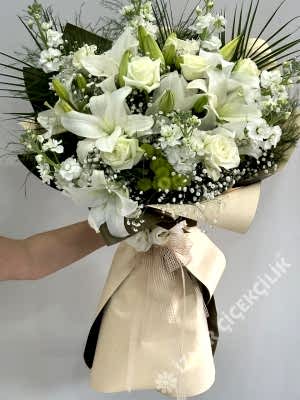 Gösterişli Beyaz Çiçek Buketi