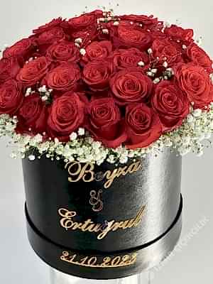 Kutuda Kırmızı Canlı Güller İsteme & Nişan