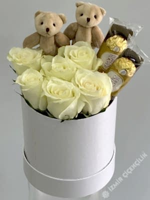 Kutuda İthal Beyaz Gül Ayıcık Çikolata