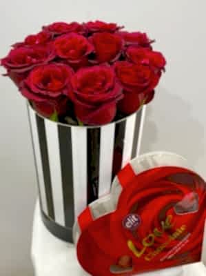 Kutuda 11 Gül & Kalp Çikolata