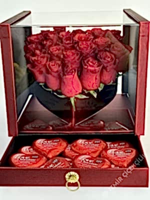 Romantik Kutuda Kalpli Güller & Çikolata