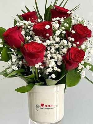 Sevgiliye Vazoda Kırmızı Gül Aranjmanı