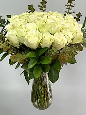 Vazoda 41 Beyaz Gül Aranjmanı