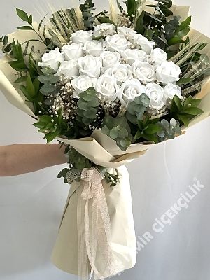 Yapay Beyaz Gül Buketi