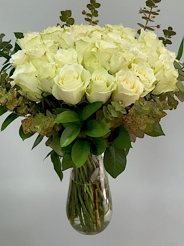 Vazoda 41 Beyaz Gül Aranjmanı